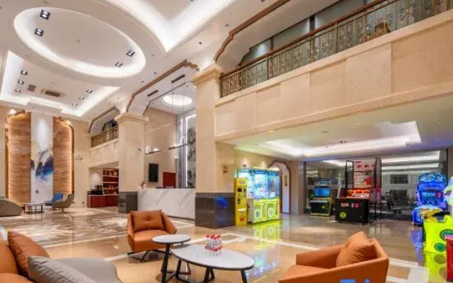 Golden Chau Apartment (Chaozhou Dongbao Plaza Zuoyicheng People's Square)