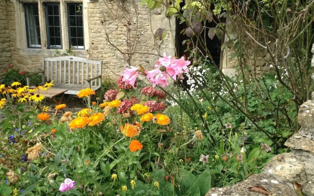 189 April Cottage