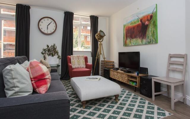 Lovely 2 Bedroom Flat Near Whitechapel Station