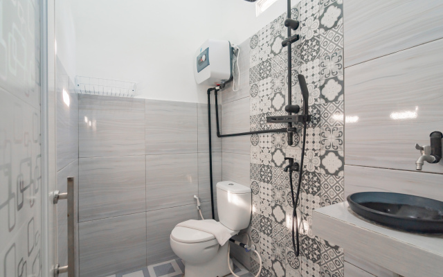 RedDoorz @ Jalan Otista Karawang