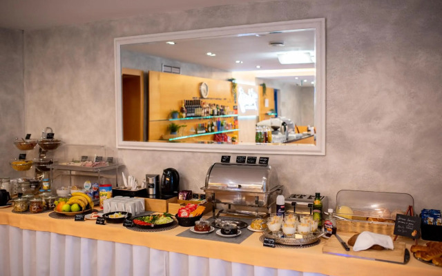 Felicity Garni Hotel