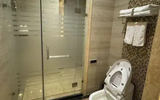 Linjiang Huayuan Hotel