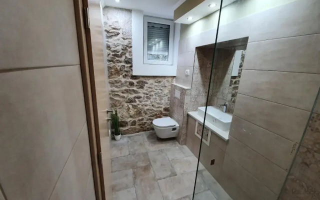 Rustic House Diklo 20m from the sea
