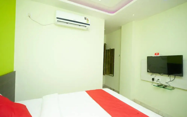 OYO 27032 Sri Kumaran Residency