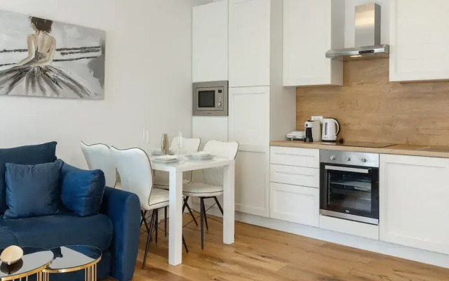 Modern Apartment With Open-air Parking