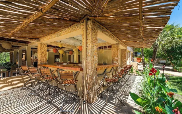 Tombo House