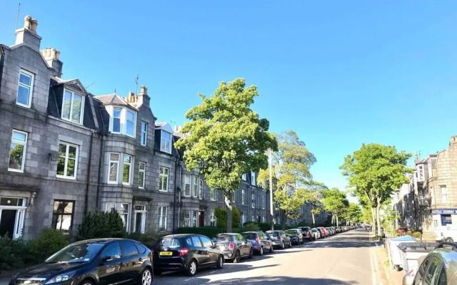The Summit West End - 1BR Cosy Flat, Central, Wifi