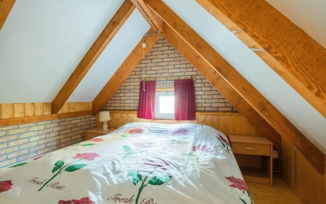 Holiday Home in Wijnaldum Near Harlingen Harbor
