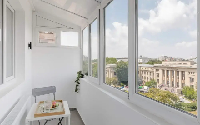 Playful & Bright 1BR near The Faculty of Law