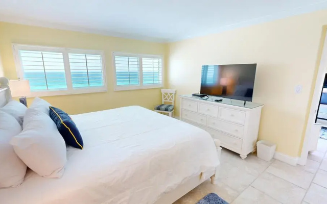 Beach House 601d 2 Bedroom Condo by RedAwning