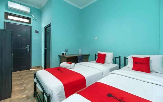 RedDoorz near RSUD Koja