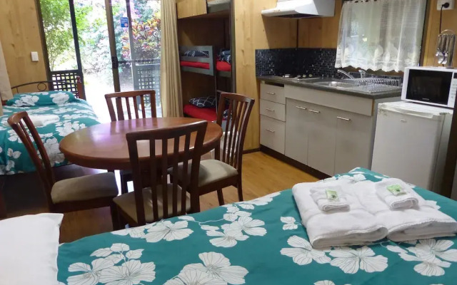 Lake Eacham Tourist Park & Self Contained Cabins