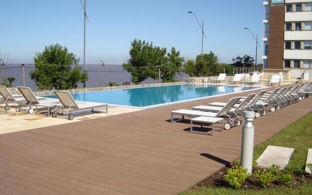 Real Colonia Hotel & Suites