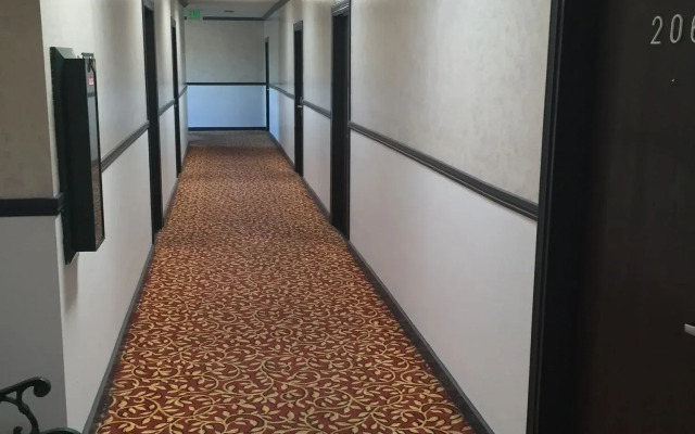 Park Plaza Lodge Hotel