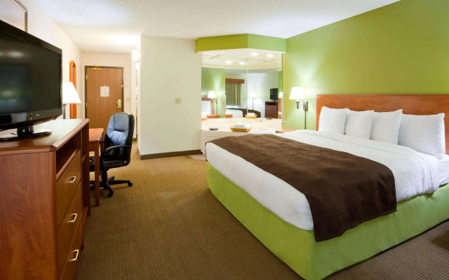 AmericInn by Wyndham Thief River Falls