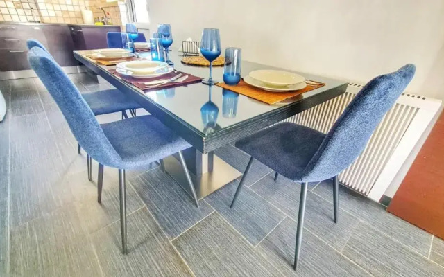 Luxury 2-bed apartment minutes to downtown