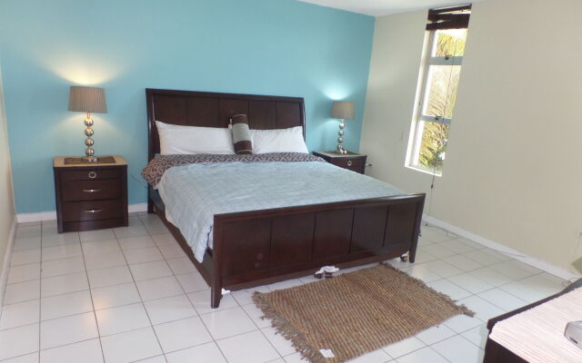 Skyclub Beach Suite at Mobay Club