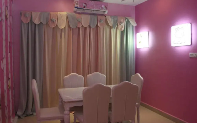 Hello Kitty Signature Suite