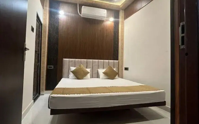 Om Nilay Paying Guest House By GRB