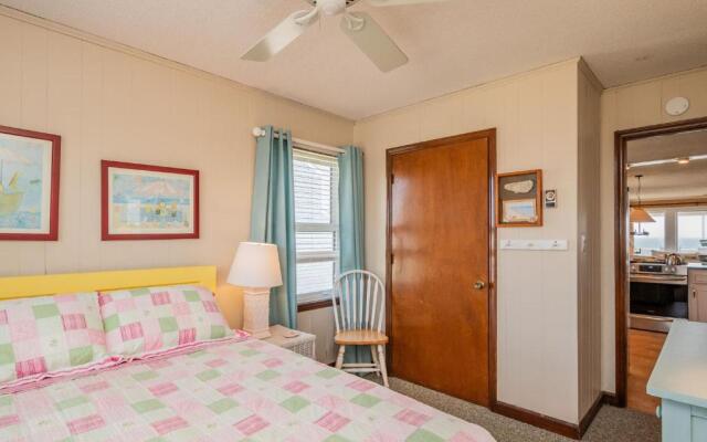Beach Barracks by Oak Island Accommodations