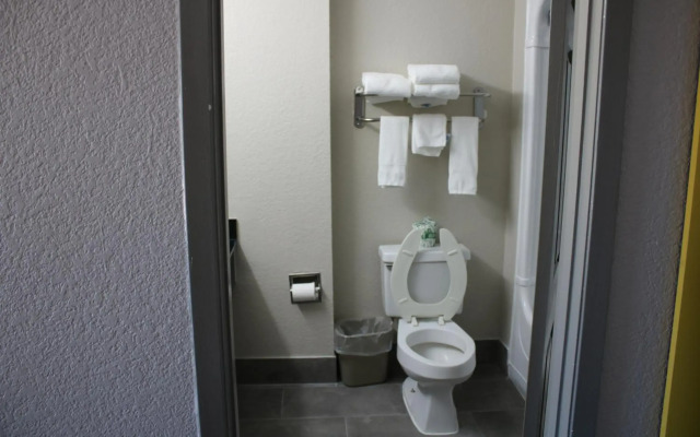 Days Inn by Wyndham Waco University Area