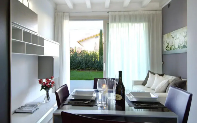 Sirmione Halldis Apartments