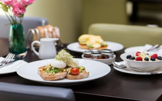 Dolphin House Serviced Apartments