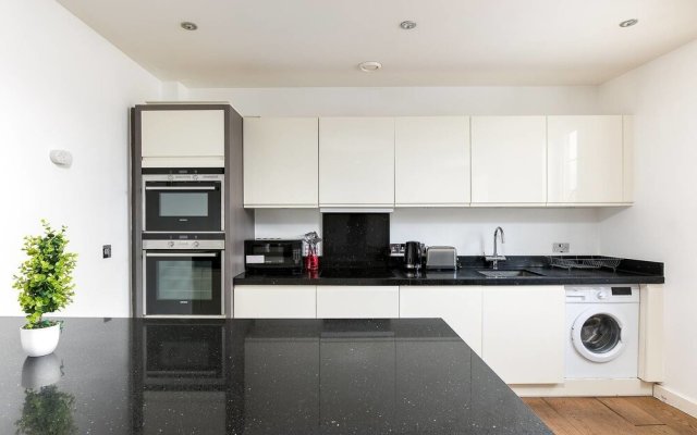 Modern 2 Bed In The Heart Of Ealing Broadway