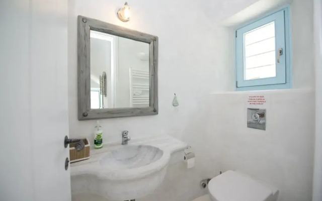 Nephiria's Villa Danelina next to Ornos&Psarou beach