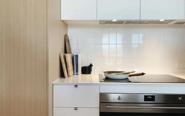 Modern 2 Bedroom Palm Beach Apartment With Ocean Views