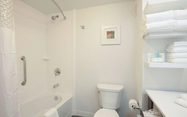 Hampton Inn & Suites Cincinnati / Kenwood