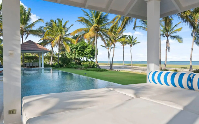 Oceanfront Golf Course Estate w Pool Guest House