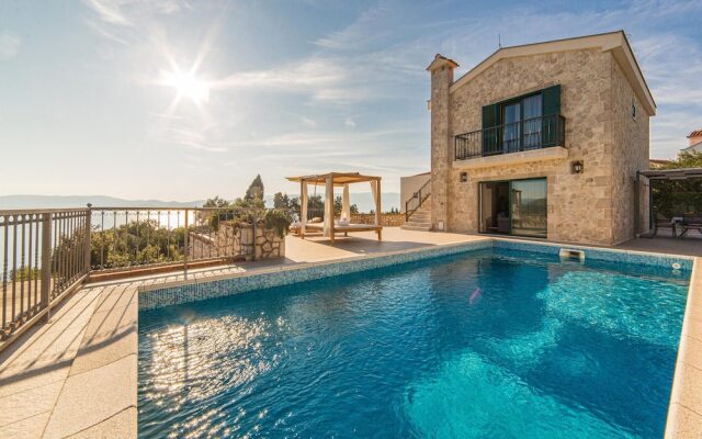 Stunning Home in Kremena With Wifi and 3 Bedrooms