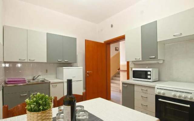 Apartments Biskupije 810