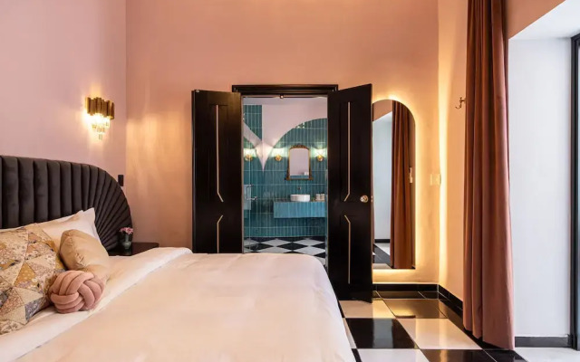 HOLT's Hotel De Mi Independencia