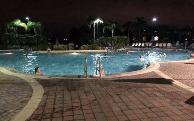 Penthouse Prize. 3 Bedroom Condo by Redawning