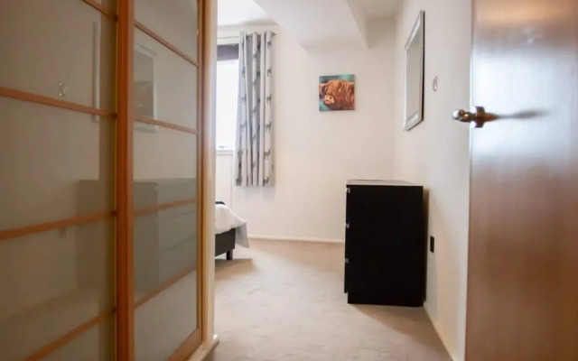 Spacious Flat In Converted Sugar Store