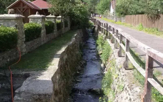 Hudi-Lak Vendeghaz