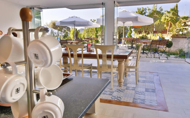 Arnna Hotel