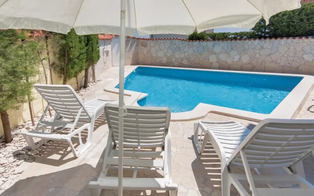 Stunning Home in Liznjan With Wifi and 3 Bedrooms