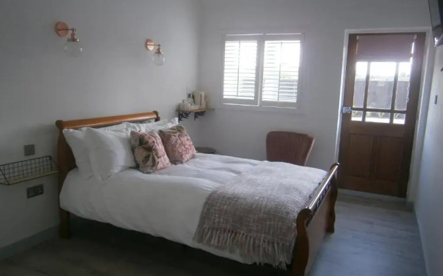 The Crown Lodges