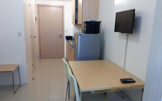 SM Light Residence - 1BR Condo with Balcony FF
