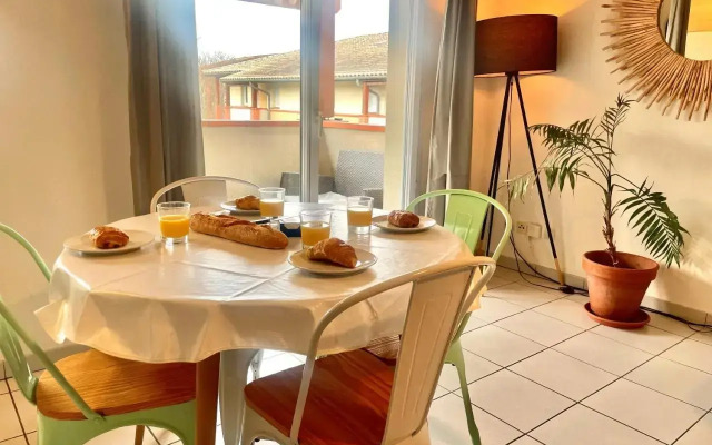 T2 jardinet avec piscine, parking et tennis