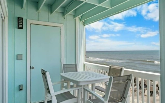 A Beach Dream 1 Bedroom Condo by RedAwning