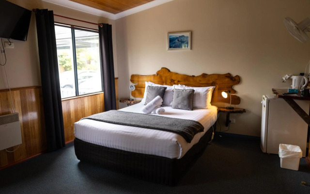 Tullah Lakeside Lodge