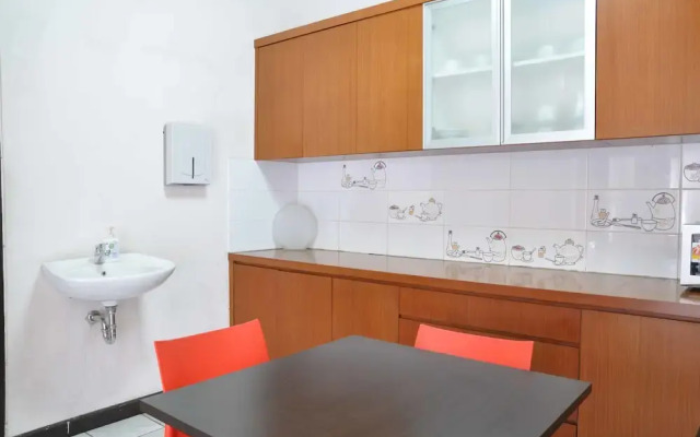 RedDoorz Plus near Riau Street 2
