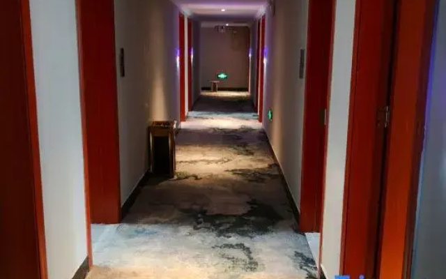 Yi Jia Hotel(Pingxiang Golden Triangle Branch)