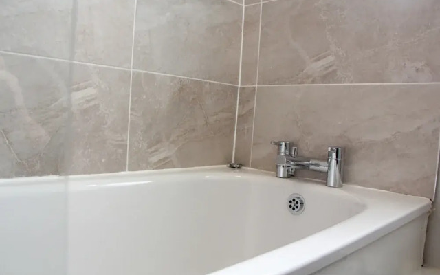 3 Bedroom Flat In Edinburghs New Town