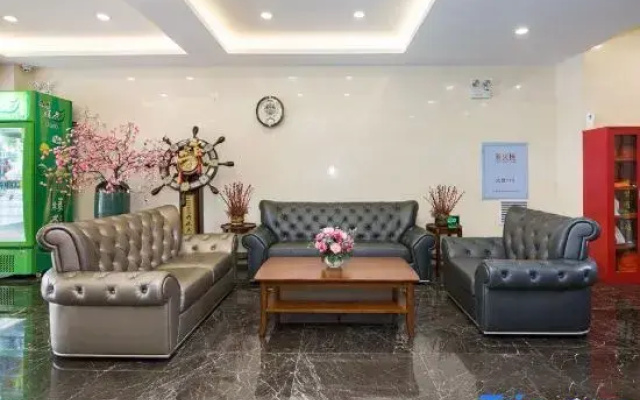 Xinyue Hotel (Mudanjianghuochebeizhanxinhualudian)