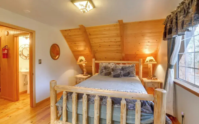 Authentic Log Cabin w/ Hot Tub in South Lake Tahoe